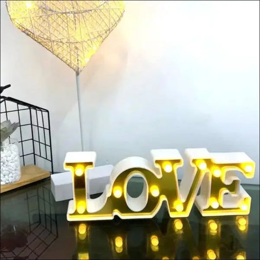 LED-bokstäver LOVE med Varmt Ljus