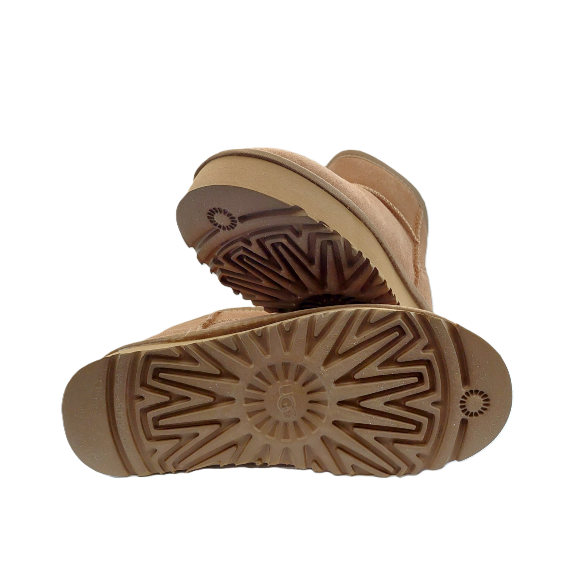 UGG Classic Ultra Mini Plattform stövlett sula i chestnut med mönster och stötdämpande SugarSole™-material.