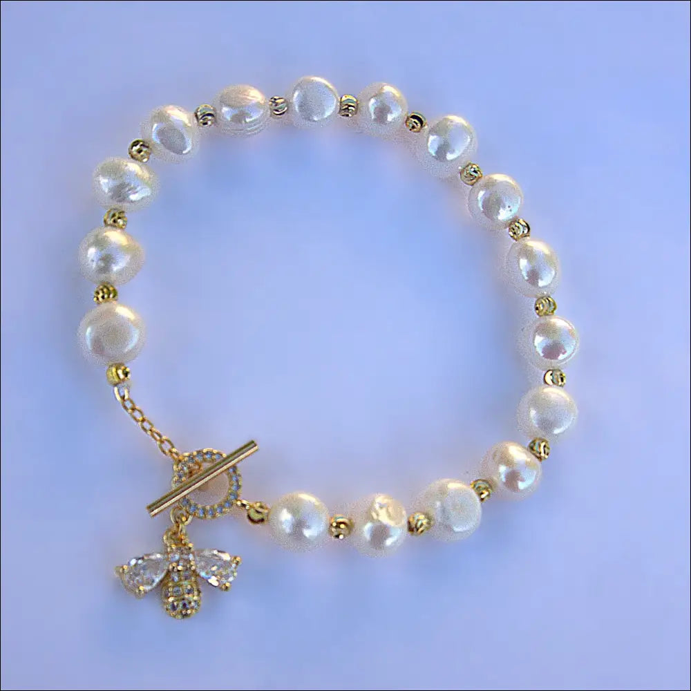 Armband med Sötvattenodlade Pärlor och Guldberlock Sötvattenpärlor Guldpläterat Bi / 80 gr Barocka pärlor smycke
