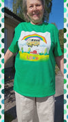 T-Shirt mit Camper-unter-Regenbogen- und Flower-Power-Design