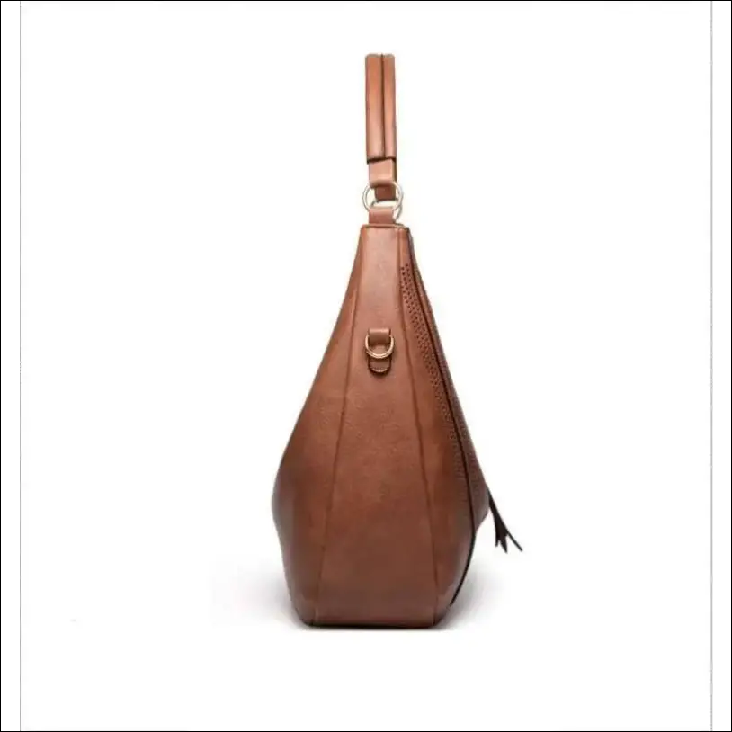 Rymlig Dam Weekend Bag med Axelband i Konstläder - Brun / Dragkedja på ovansida / Stor hoboväska dam