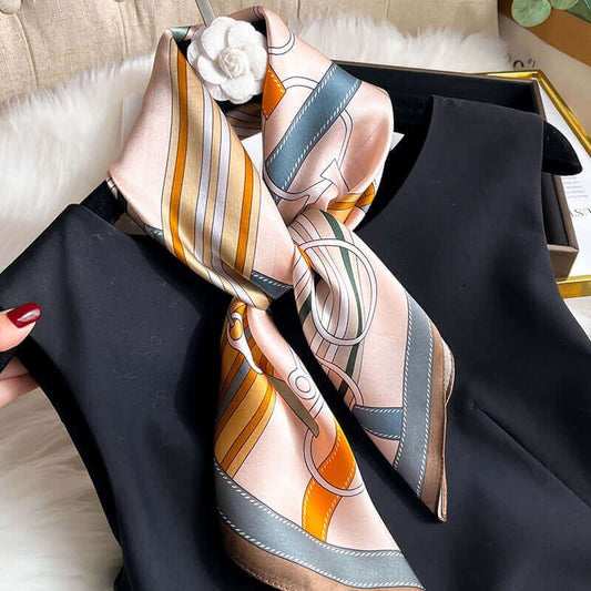 Silkeslen känsla vild elegans – en scarf för dig - Stirrups-Powder - Silkeshalsduk