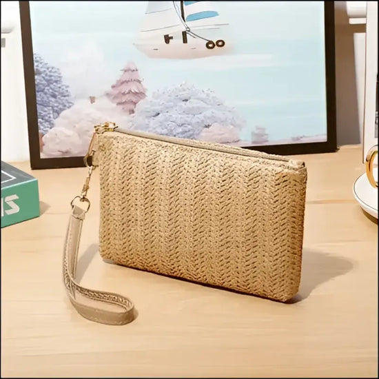 Stråväska med handledsrem för dam – liten lätt och stilren - Kaffe / 90 gr - Clutch