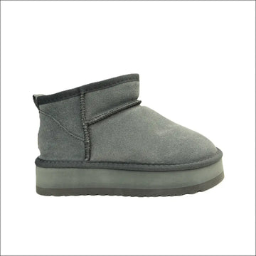 UGG Classic Ultra Mini Plattform Shaded Clover in grey suede with uggplush lining and 5 cm platform sole