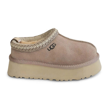 UGG Tazz Sand Plattformslippers med plattform och ullfoder i mjuk sandfärg