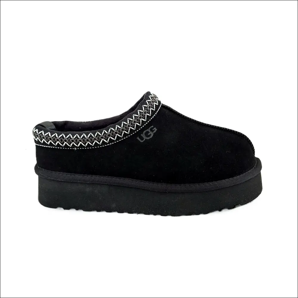 UGG Tazz Svart plattformslippers i svart mocka med lyxigt fårskinnsfoder och mjuk sula.